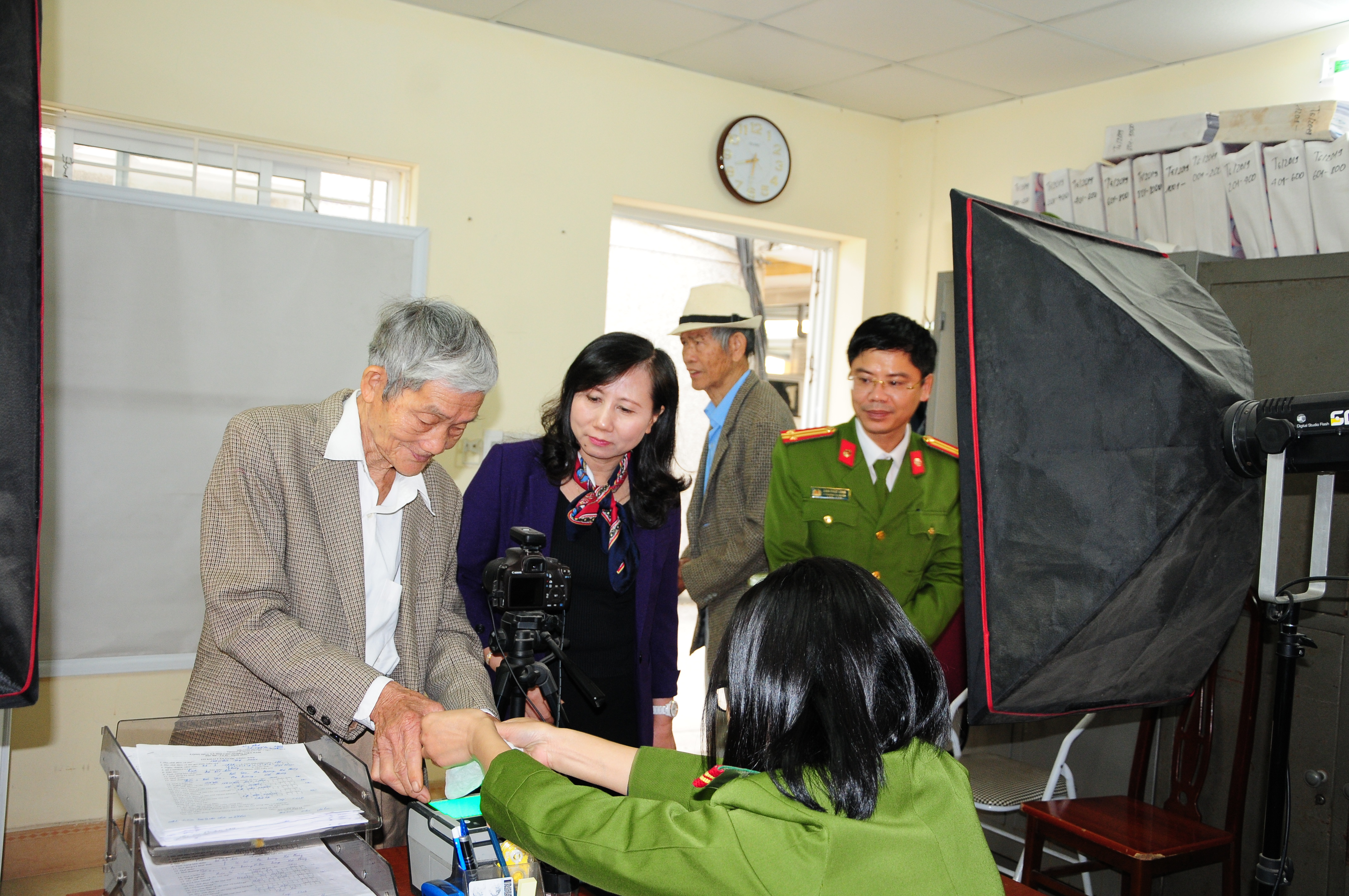 Công an huyện An Dương: Tiếp, giải quyết công việc phục vụ 10.000 lượt công dân